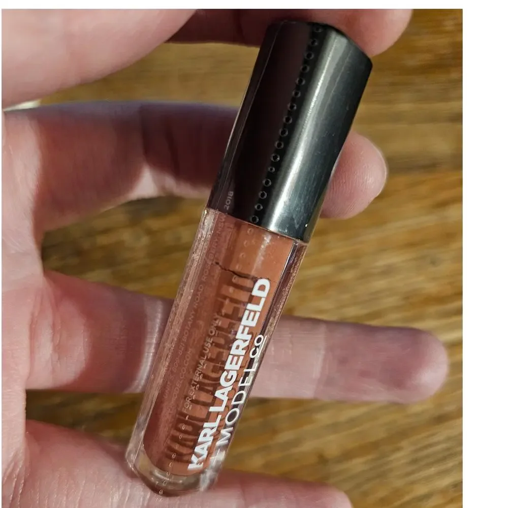 NEW! ModelCo ft Karl Lagerfeld Mini Lip Gloss RAMATUELLE ~ Neutral Nude
